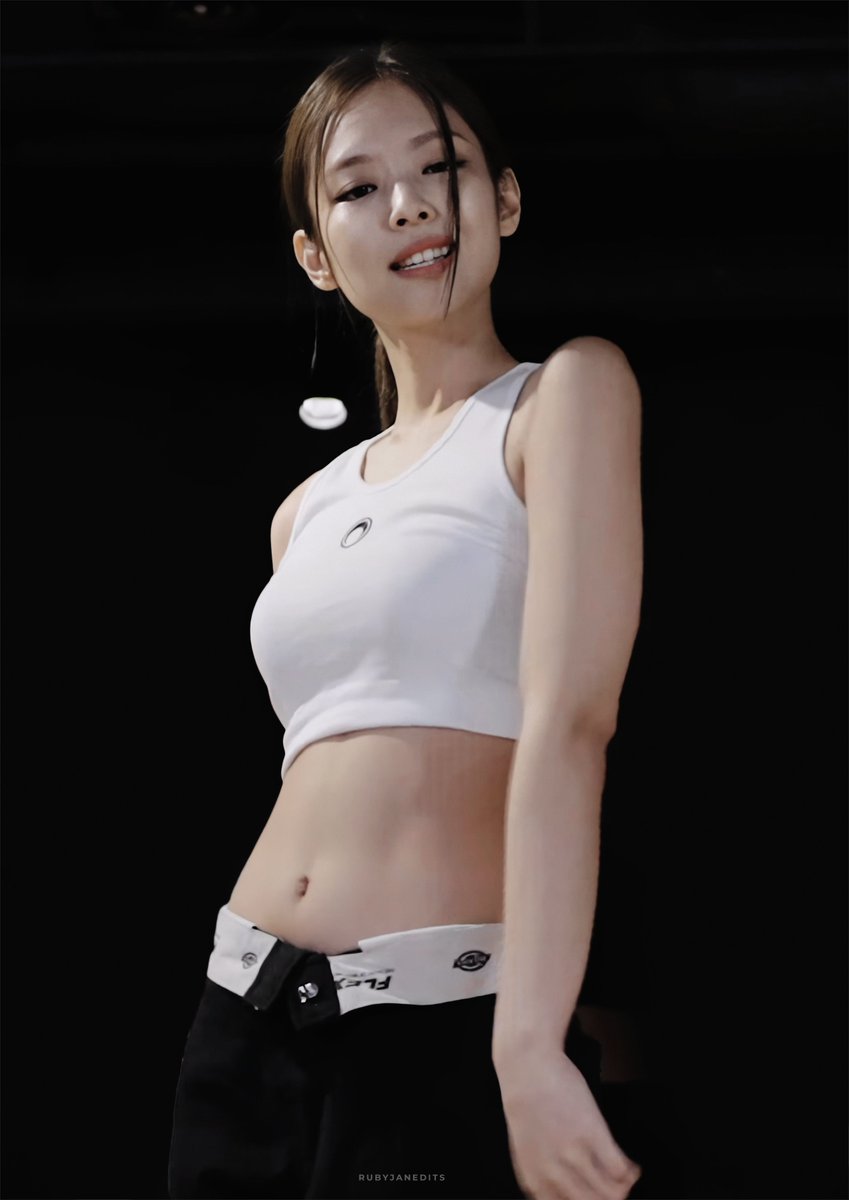 all eyes on you 🖤 #JENNIE #제니