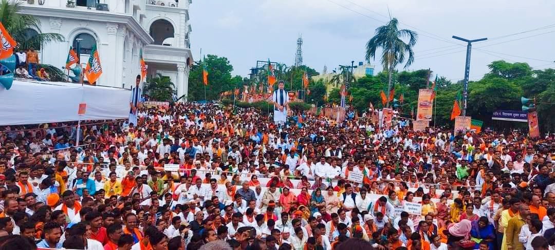 HemantSahuBJPCG's tweet photo. बेरोजगारी एवं युवाओं को 2500 रू बेरोजगारी भत्ता वादाखिलाफी के विरोध में भाजपा जनता युवा मोर्चा द्वारा आयोजित "मुख्यमंत्री निवास घेराव" कार्यक्रम में शामिल हुआ।
@Tejasvi_Surya 
@AmitSahuBjp https://t.co/oKTnuDDbd7