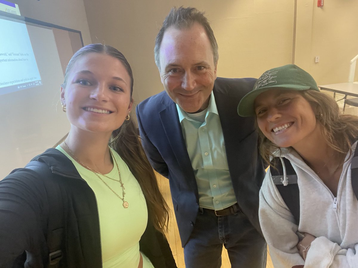 USFCougarsSB's tweet photo. HAPPY FIRST DAY OF SCHOOL @USiouxFalls!!!
#PicsWithAProf is back! Our kids are so lucky to have amazing professors who genuinely care about their successes in the classroom! Check out our ⭐️ professors throughout day one of classes!!! https://t.co/548GTEE04I