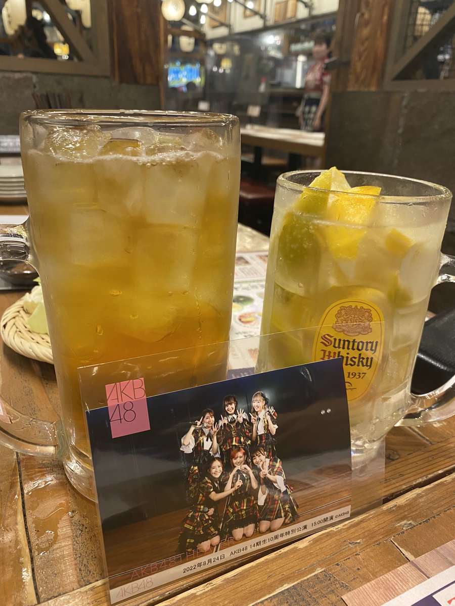 U__7xx's tweet photo. おたくしてた頃(jcｗｗ)お世話になった人達とお酒飲んだの新鮮だった☺️笑
なっきーちゃん卒業して6年？経ってあの頃のなっきーちゃんと同い年になってしまいましたよ😮‍💨 https://t.co/oRmEpYSCn7