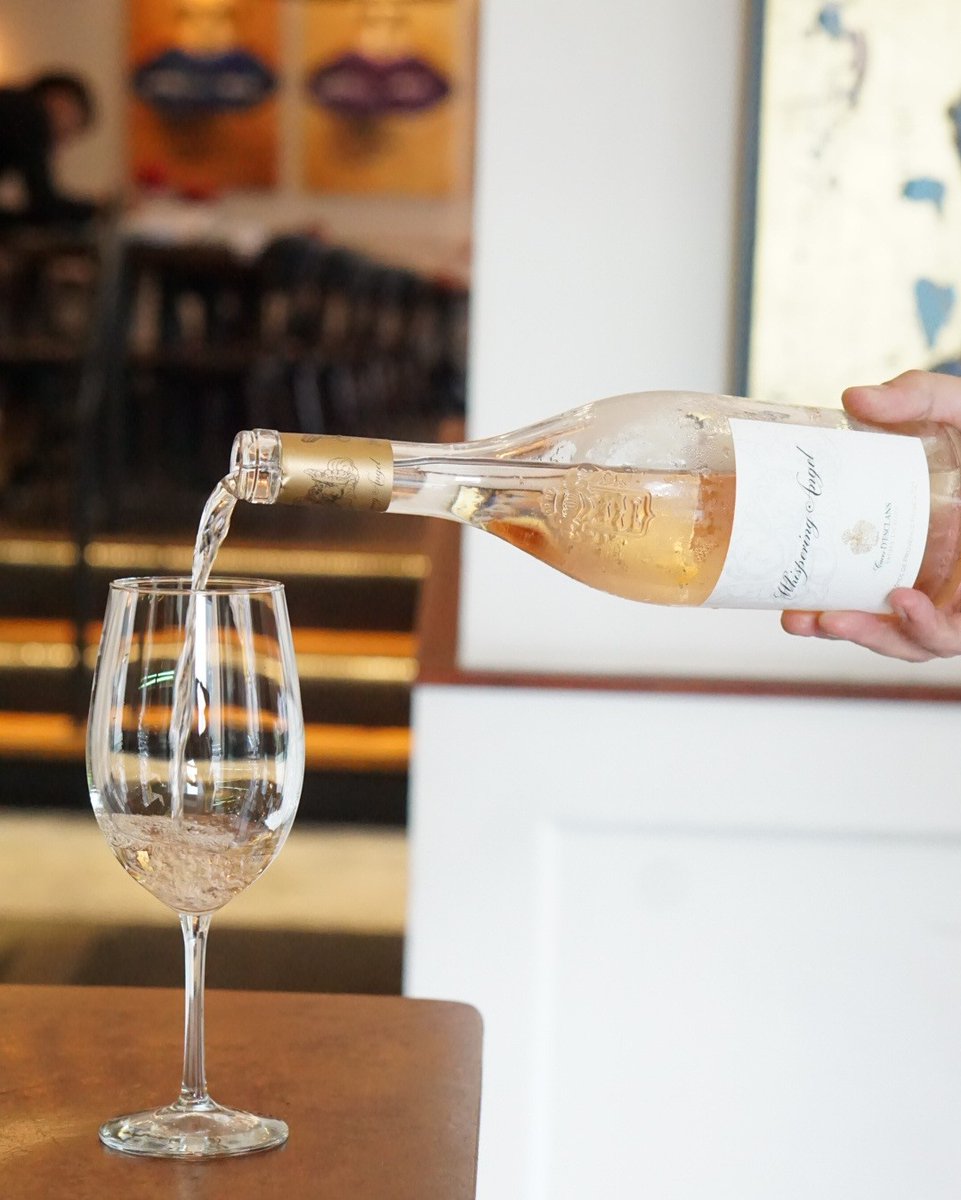CopinetteNYC's tweet photo. Another glass of rosé please! @whisperingangel https://t.co/SEVWbYK51F