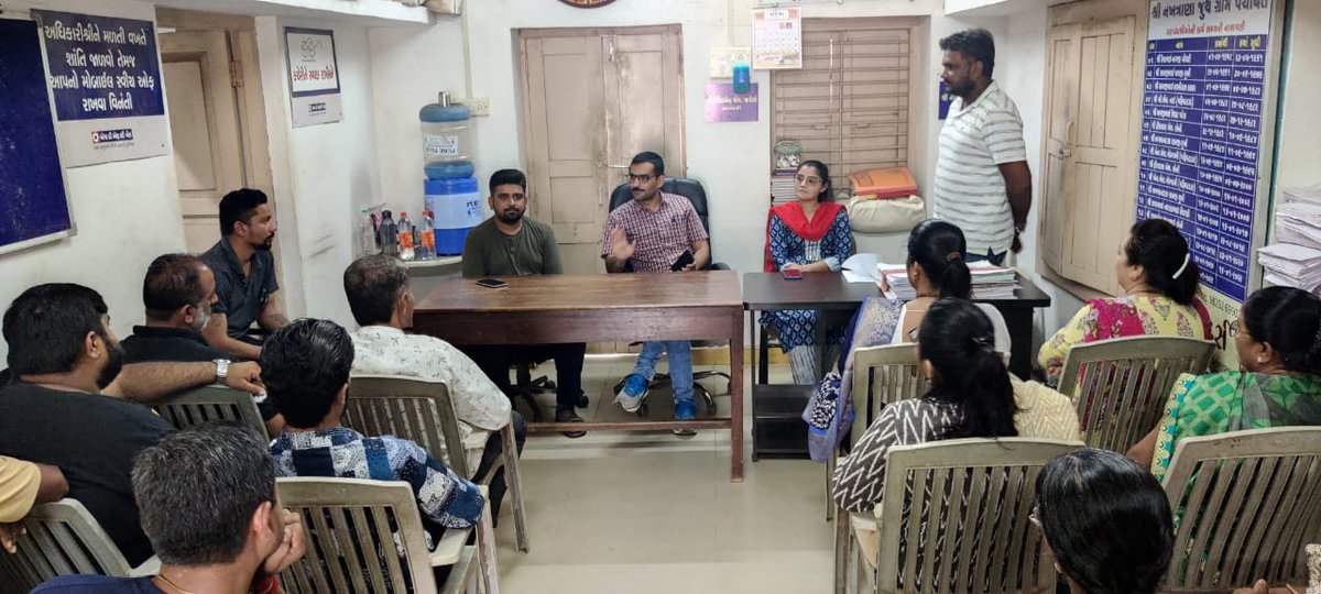 RiddhiMVaghela's tweet image. આજ રોજ નખત્રાણા જૂથ ગ્રામપંચાયત દ્વારા આગામી તારીખ 5-6-7 દરમિયાન રામદેવપીર  મેળાના આયોજન માટે સામાન્યસભા બોલાવામાં આવેલ હતી અને સાથે માનનીય વડાપ્રધાન શ્રી નરેન્દ્રભાઈ મોદી જ્યારે ભુજ ખાતે આવી રહ્યા છે ત્યારે તેમની સભામાં ખૂબ મોટી સંખ્યામાં લોકો પહોંચે તે માટે આયોજન કરવામાં આવ્યુ