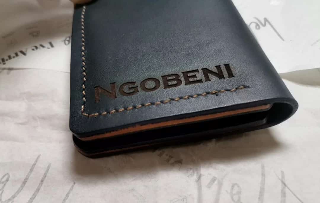 NonhlahlaNkuna's tweet photo. Guys yall interested in getting a new wallet?? Lemme connect you with this gent who makes them♥️😉 https://t.co/KQwvbD9HLe