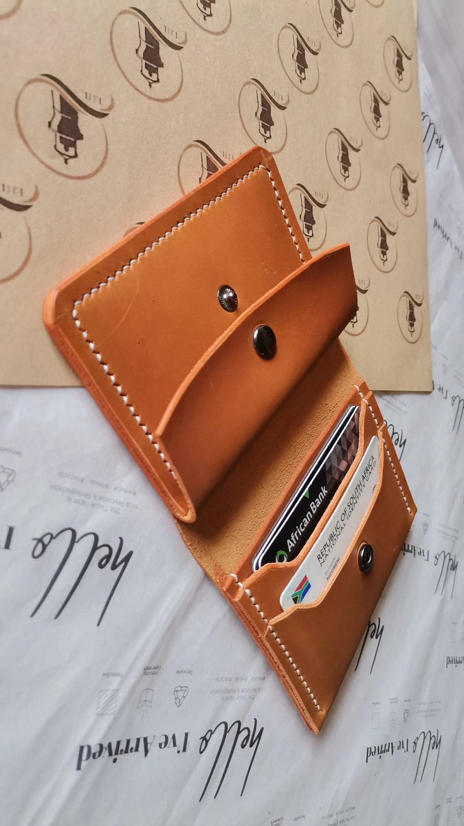 NonhlahlaNkuna's tweet photo. Guys yall interested in getting a new wallet?? Lemme connect you with this gent who makes them♥️😉 https://t.co/KQwvbD9HLe