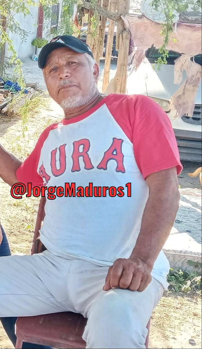 JorgeMaduros1's tweet photo. Don Chema rico maduro con una verga prieta cabezona y de huevos muy antojables. https://t.co/041HUgMDJZ