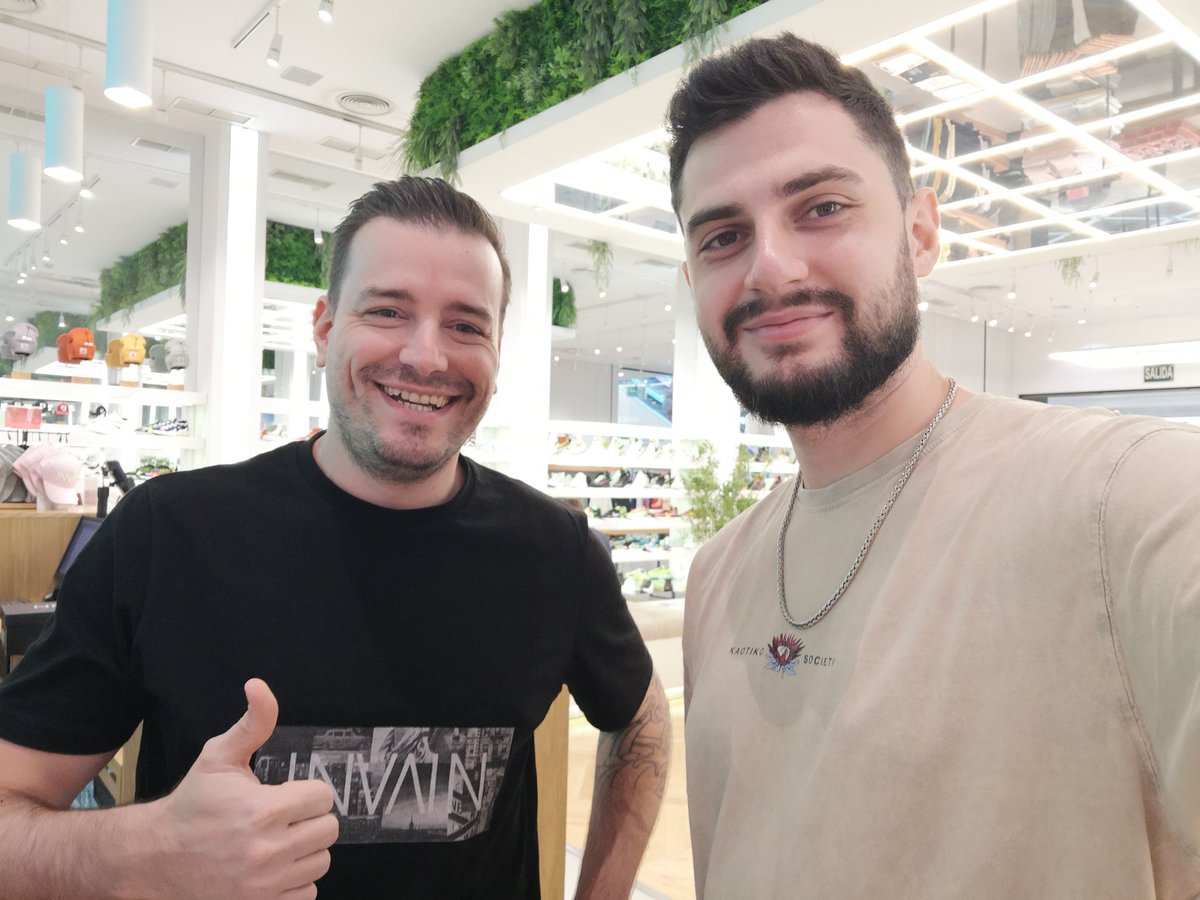 kroniman tweet media