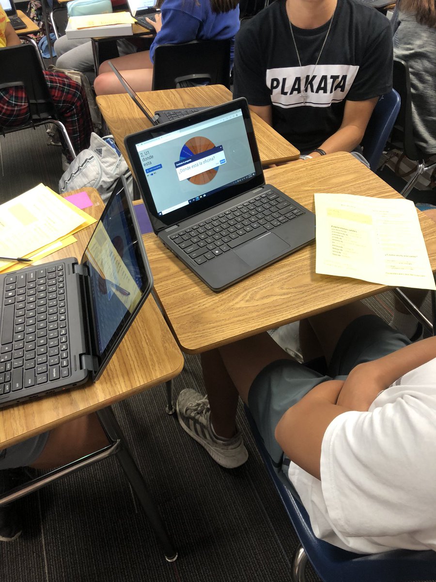 profesorabright's tweet photo. Today in Span 2 we are chatting (en español) about our school using a 🛞 of ¿? #EngagingOE https://t.co/Iw8k1Qukbs