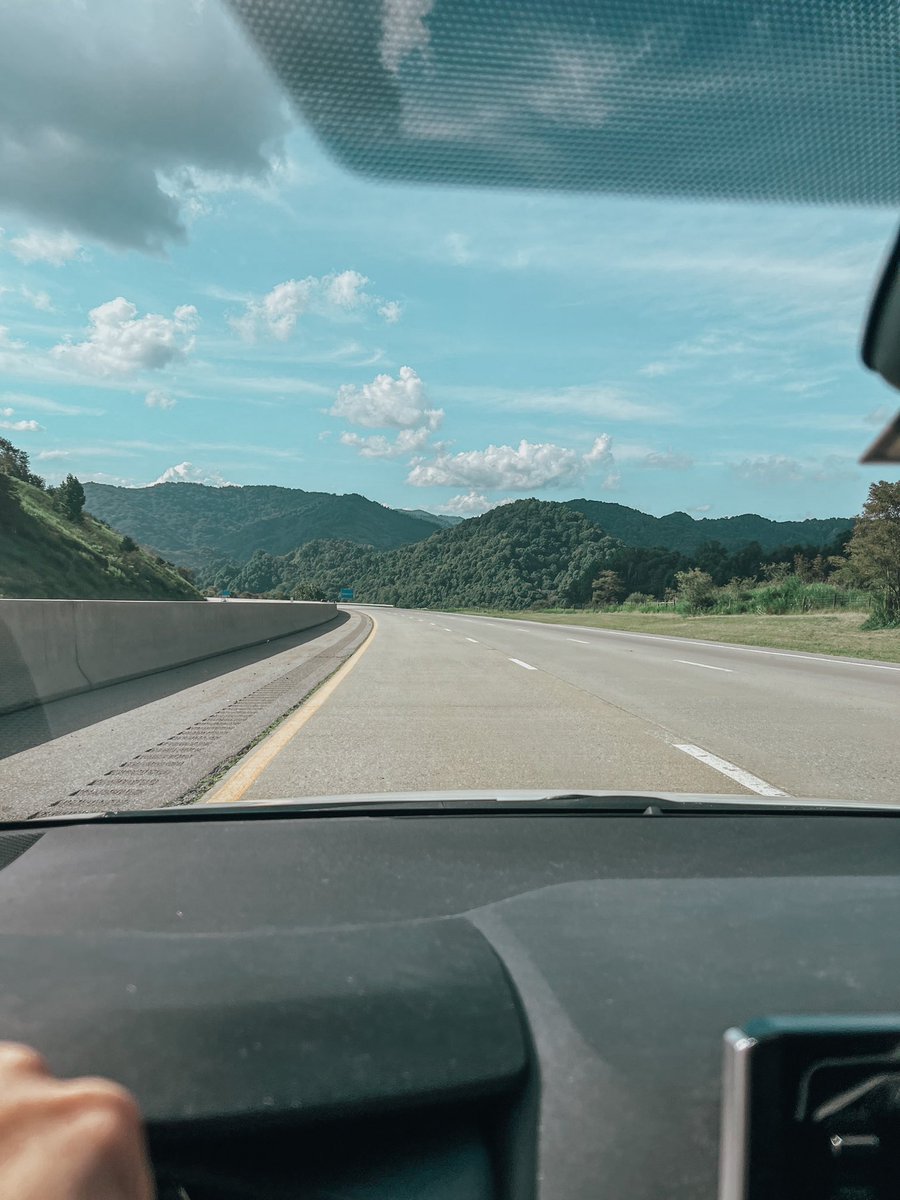 DaltonTuell's tweet photo. lil solo adventure to tennessee last night to see my fave @russelled. always an #rdparty!! 🔥 https://t.co/RaTmDDsCBS