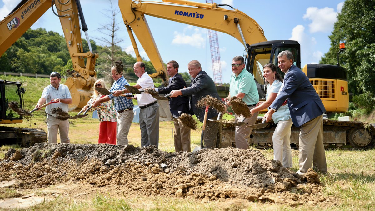 GovAndyBeshear's tweet photo. We broke ground today on another section of the Mountain Parkway Expansion, which will improve safety, quality of life and connectivity throughout Eastern Kentucky. This is progress worth celebrating! https://t.co/GN3p5FZvap