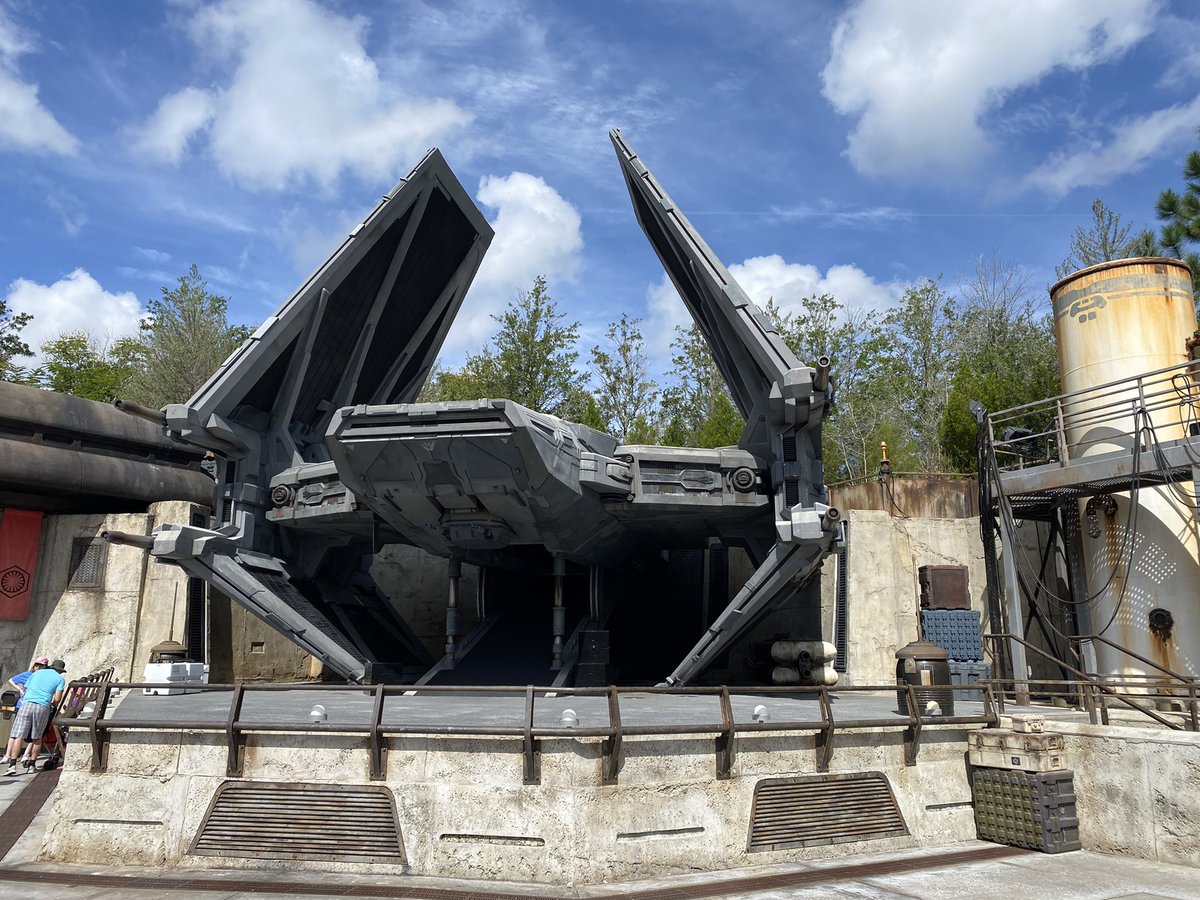 Dillonon's tweet photo. GALAXY’S EDGE IS BEAUTIFUL ✨🥹 https://t.co/lj0malzrp9
