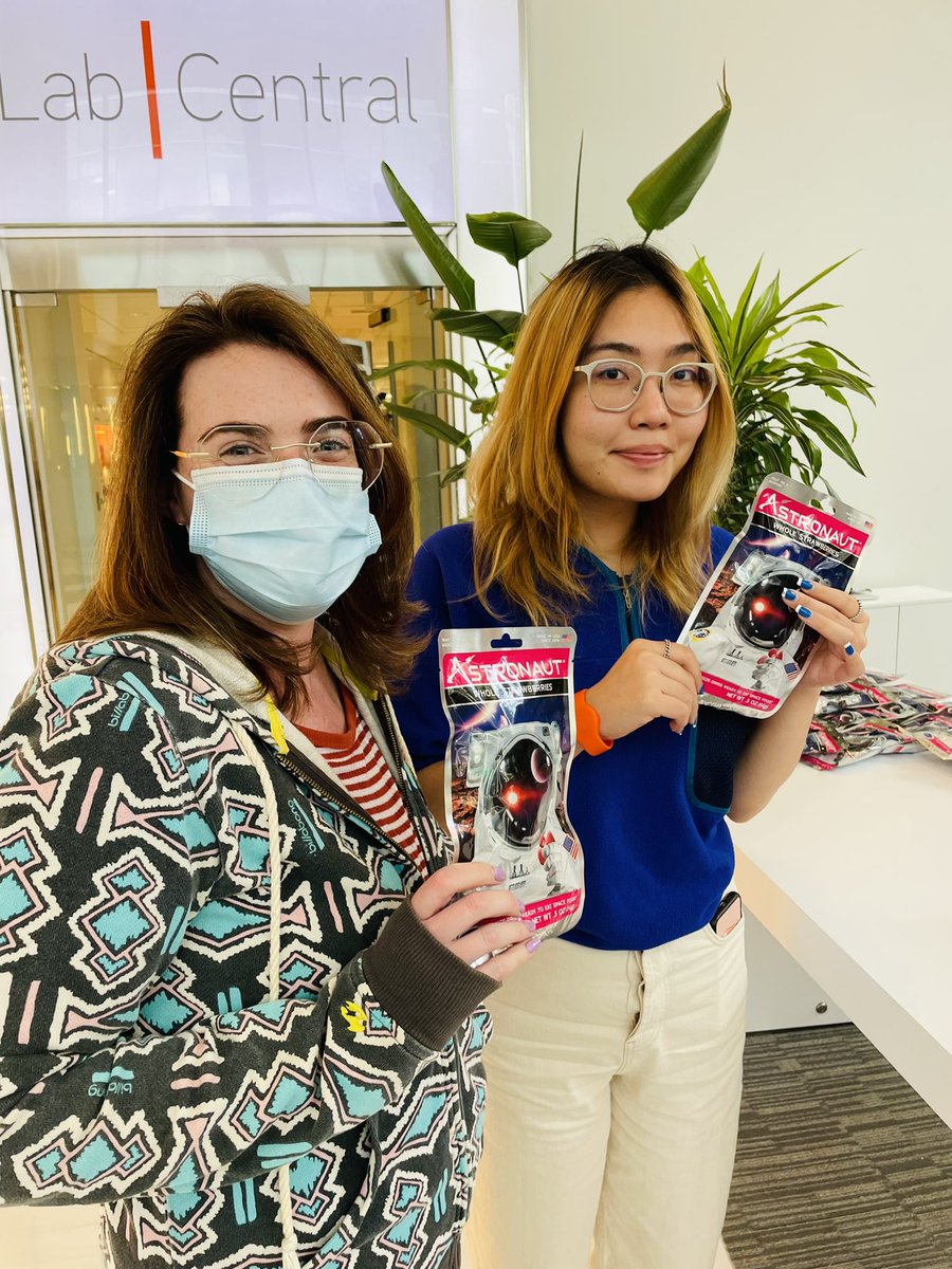 ShaziaMir71's tweet photo. It’s showtime @labcentral! Grab a special bookmark, sample astronaut food, enjoy pizza, popcorn and Matt Demon on the big screen #ItsChillTime 🎥🍿🪐 https://t.co/AYwzu6EK3i