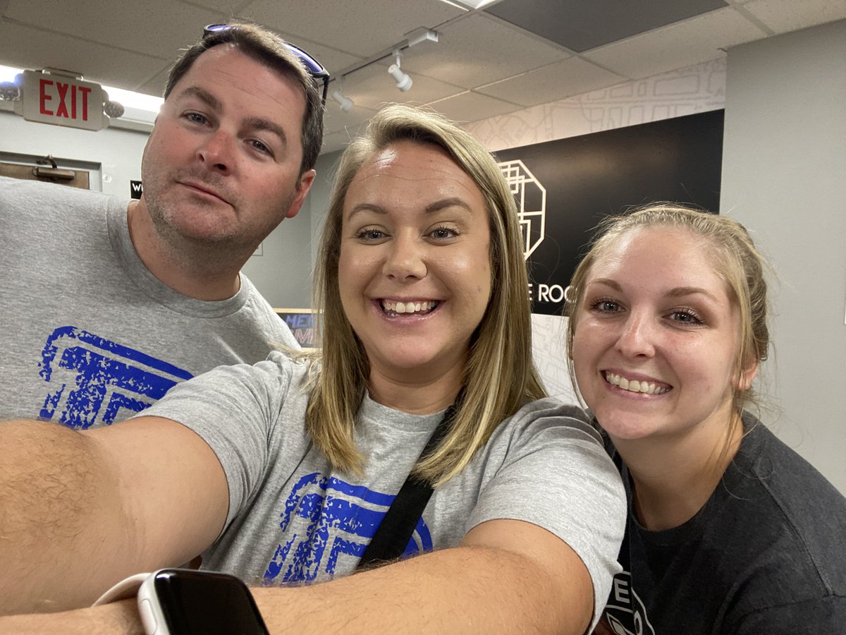 MrsCarlyle7's tweet photo. Ready for our team building escape room! #teachgmsd #riverdaleK8 https://t.co/adAYwHJlKz