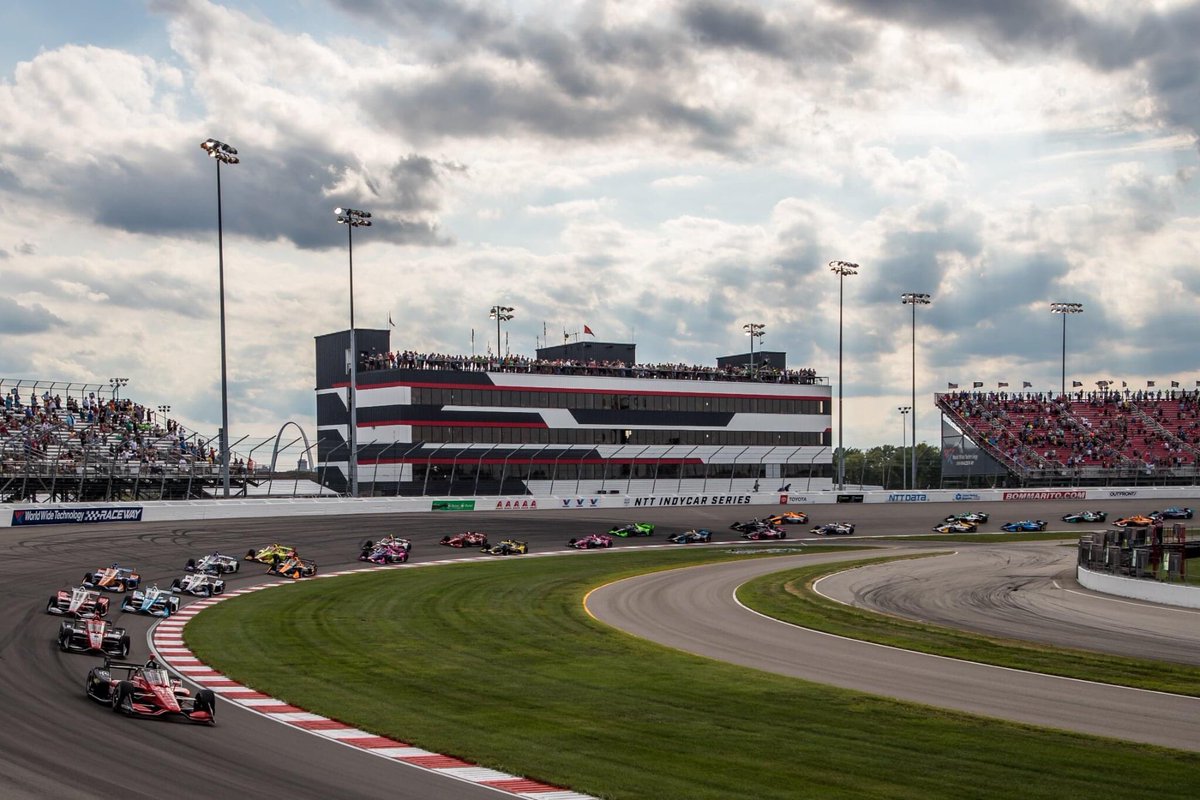 Start of the <a href="/IndyCar/">NTT INDYCAR SERIES</a> race at <a href="/WWTRaceway/">WWT Raceway</a>.  Can you spot the <a href="/StLouisArch/">The Arch</a>?