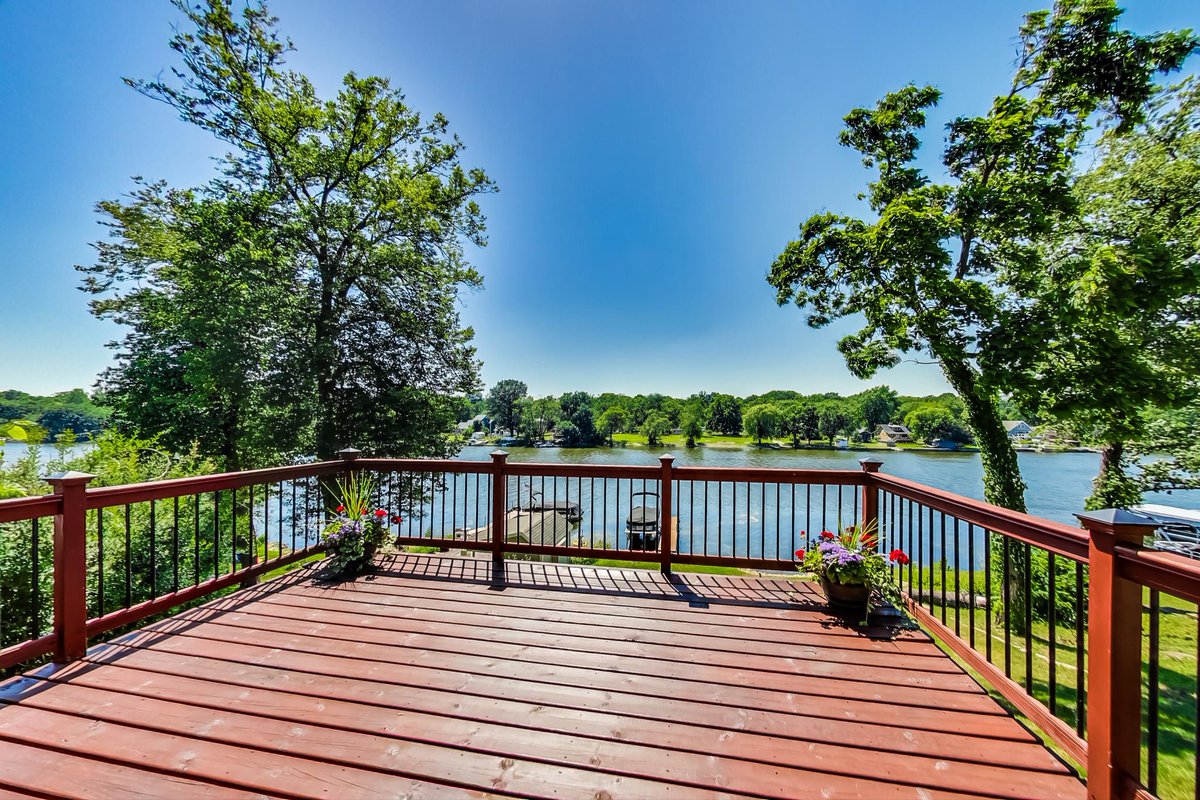 TheMacinoTeam's tweet photo. Congratulations to our client, Kurt, on the #sale of his home in St. Charles. 

We wish you all the best in your new #home! 

Call Suzy to buy or sell your home at 630-854-8828. 

🔗 https://t.co/DRcQH6z20J https://t.co/WMsSB2A6eR