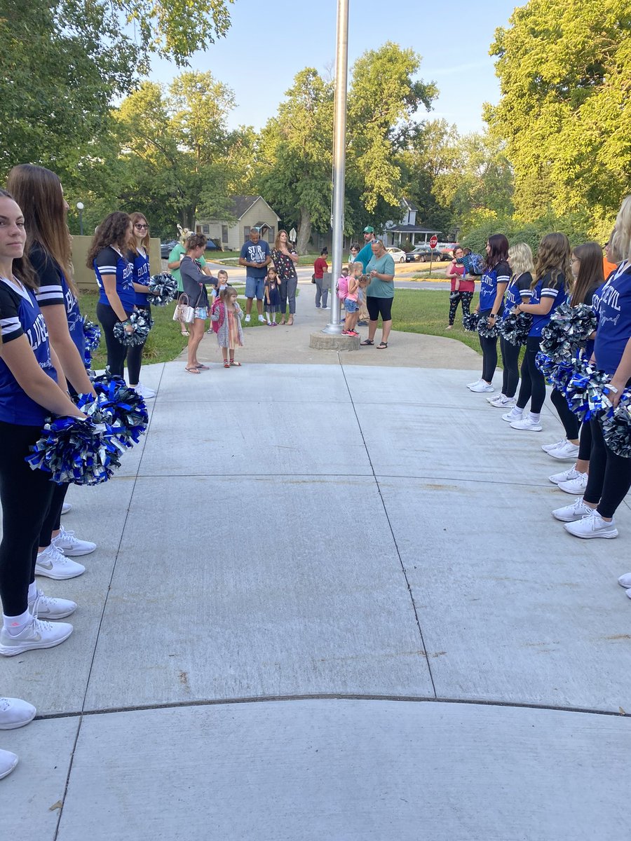 phs__dance's tweet photo. Spirit Squad welcomed the Early Childhood students to their first day of school. https://t.co/2mSzlNIUG9