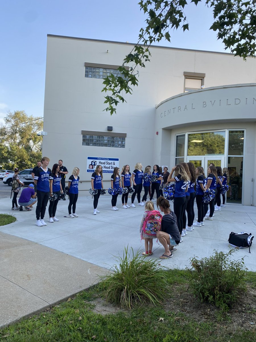 phs__dance's tweet photo. Spirit Squad welcomed the Early Childhood students to their first day of school. https://t.co/2mSzlNIUG9