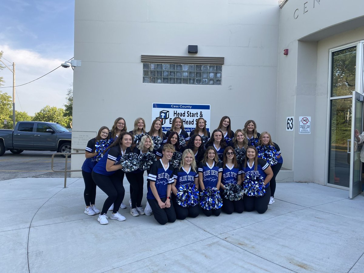 Spirit Squad welcomed the Early Childhood students to their first day of school.