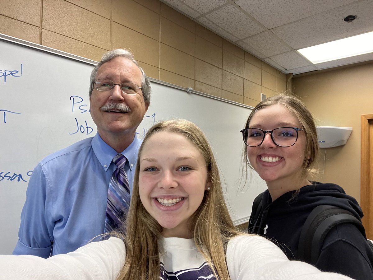USFCougarsSB's tweet photo. HAPPY FIRST DAY OF SCHOOL @USiouxFalls!!!
#PicsWithAProf is back! Our kids are so lucky to have amazing professors who genuinely care about their successes in the classroom! Check out our ⭐️ professors throughout day one of classes!!! https://t.co/YjgCfPFhqb