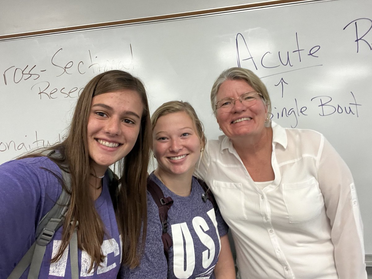 USFCougarsSB's tweet photo. HAPPY FIRST DAY OF SCHOOL @USiouxFalls!!!
#PicsWithAProf is back! Our kids are so lucky to have amazing professors who genuinely care about their successes in the classroom! Check out our ⭐️ professors throughout day one of classes!!! https://t.co/YjgCfPFhqb