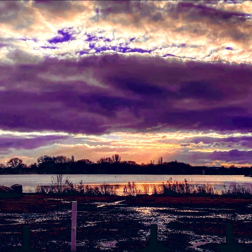 Changeable 

#landscapephotography #moodysky #clouds #sunsetphotography #photography #changeable #sunandrain