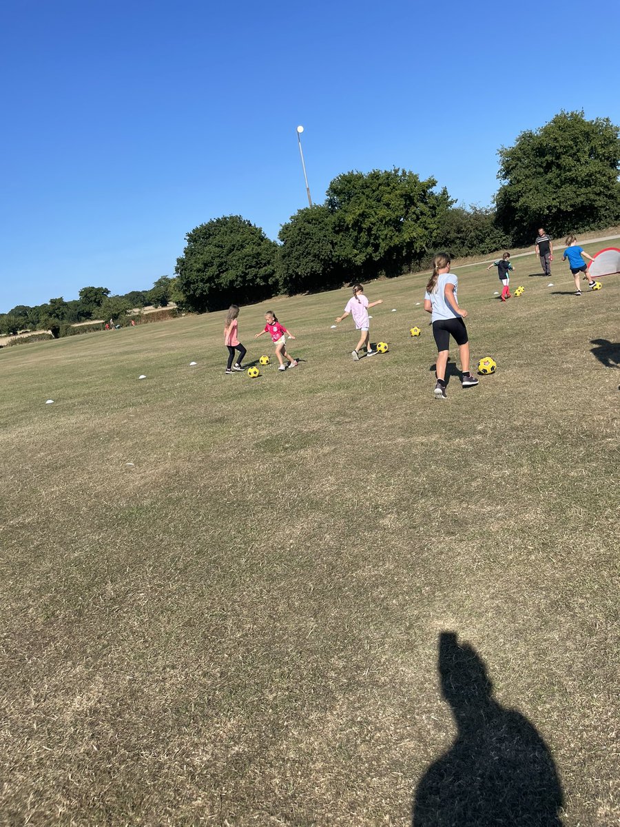 cas_coach_'s tweet photo. Launch night at rollesby wildcats/squad session amazing session and lots of girls loving football β½οΈ we are next to @RollesbyPrimary on the field at village hall come down and see us on a Wednesday 4-5pm or contact @Motive8Sports for more information #letgirlsplay #rollesby https://t.co/LVNy1xDZdc