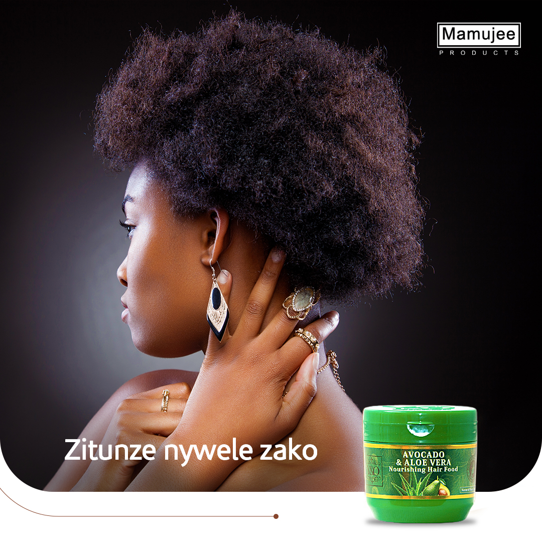MamujeeLtd's tweet photo. Mvuto wa nywele upo katika matunzo. Kirutubisho kilichomo kwenye Mafuta yetu ya nywele ya Msusi Murua kinachochoea unyevunyevu hakitaruhusu nywele zako kuwa kavu na kudhoofu. #SisiNiMamujee https://t.co/ugQPEVujnq