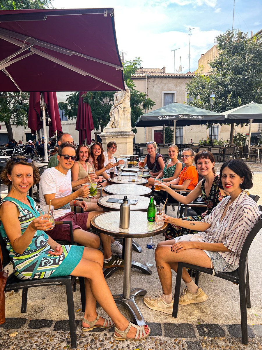 🇫🇷 La semaine dernière, nous avons organisé la sortie dans un bar avec nos étudiants. 😊C'était une agréable soirée dans une ambiance très conviviale. 😉Nous étions bien installés sur la grande terrasse pour profiter de l’été et parler français entre amis.  

#NewLsf #apéritif