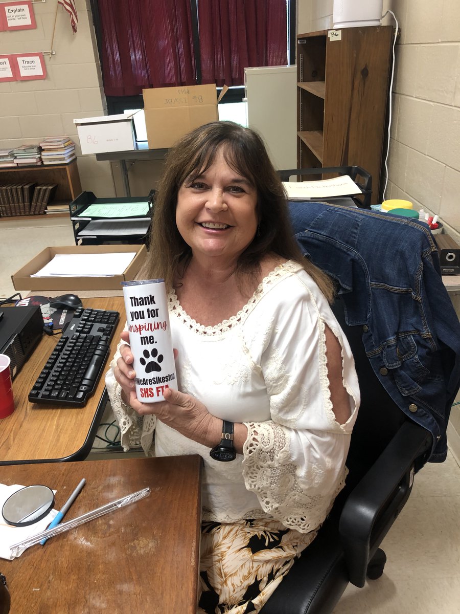 SikestonAltern1's tweet photo. Mrs. Johnson won the gift giveaway from the
FTA (Future Teachers of America).

Congratulations Mrs. Johnson!
#WeAreSikeston https://t.co/iPShASCinJ
