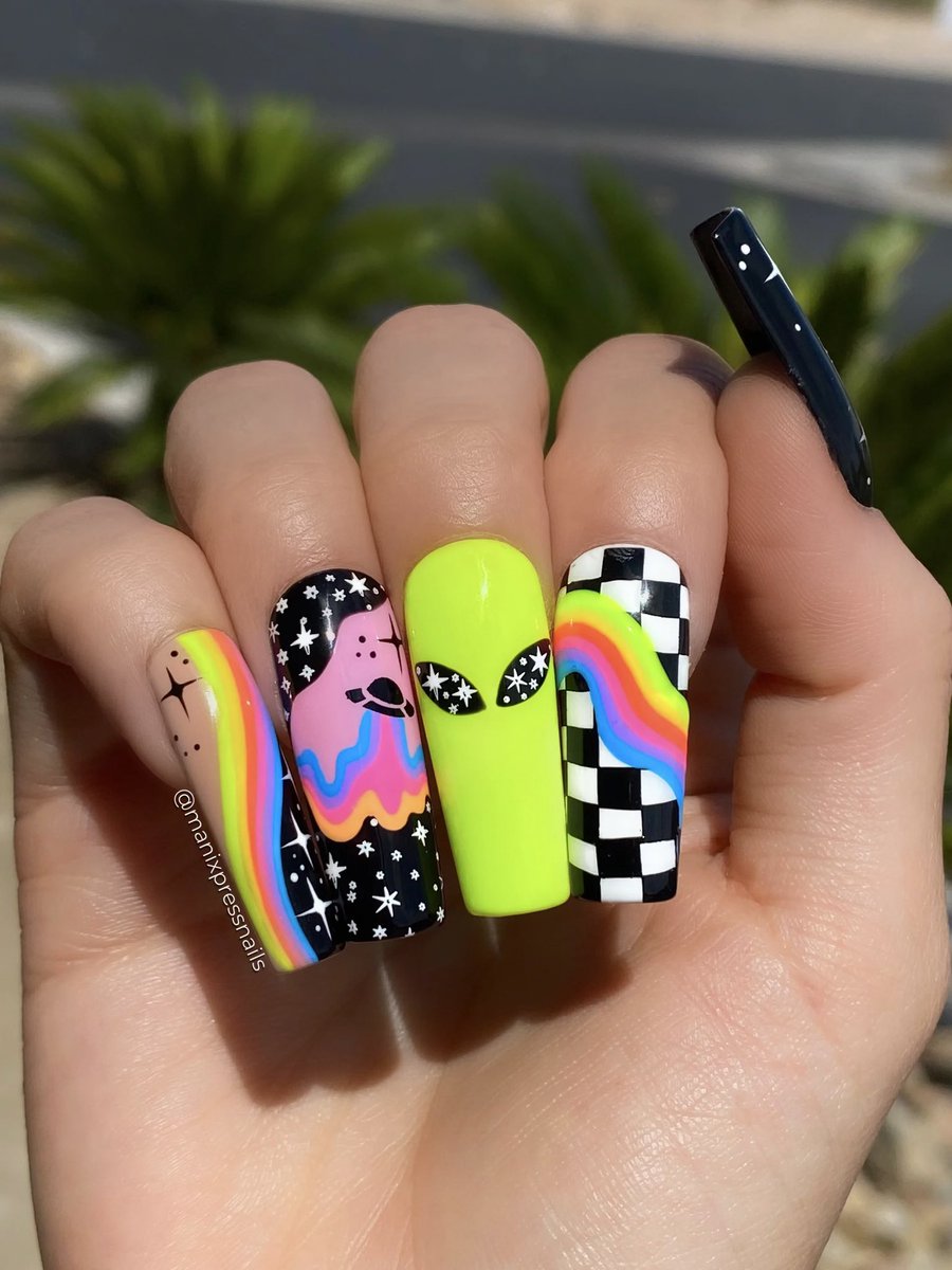 manixpressnails's tweet photo. 𝙎𝙥𝙖𝙘𝙚 𝙞𝙣𝙫𝙖𝙨𝙞𝙤𝙣 🛸👽🌈✨

➜ now available on website 💚 https://t.co/YyGkjjf3l0