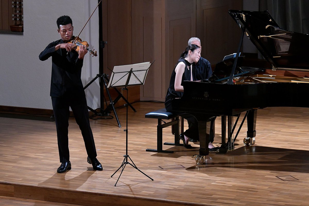 LucerneFestival's tweet photo. In his Lucerne Festival debut, @RandallGoosby introduced us to Black composer William Grant Still, pairing his Suite for violin and piano with Antonín Dvořák’s "Sonatina" and a highly Romantic violin sonata by Edvard Grieg.
Photos © Peter Fischli / Lucerne Festival https://t.co/tIHJzpXaVG
