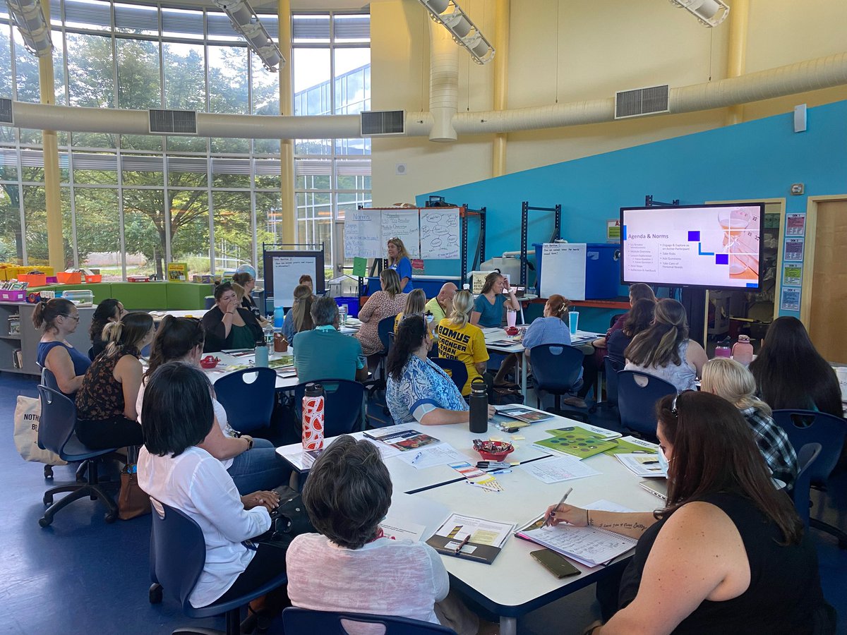 CarolinaBio's tweet photo. Just kicked off the 4th grade training at John S Martinez STEM Magnet school in New Haven, CT. 🤩

Elementary teachers are excited about their new #worldclassscience program, Smithsonian Science for the Classroom! 

#STEM #Science4allstudents #NewHavenPublicSchools https://t.co/TCBb8Umk6Y