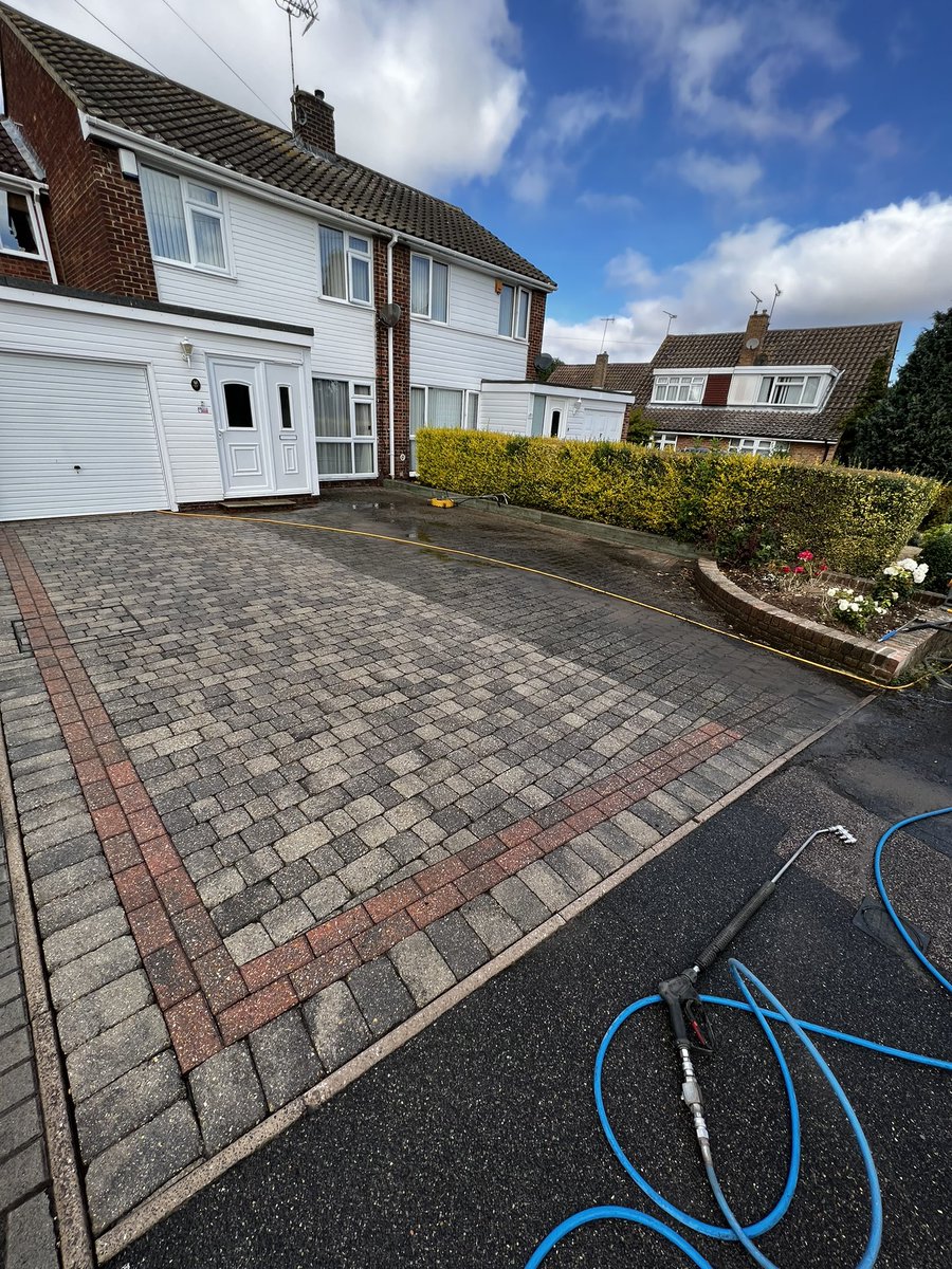 FlawlessWorks's tweet photo. Driveway cleaned, treated and re sanded..
Check that #grimeline out. 

#pressurewashingbexley #cleaningservices  #satisfying https://t.co/4yZ00kAPbG
