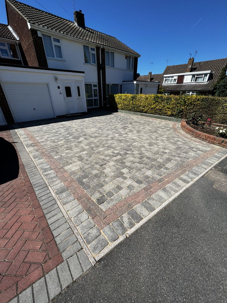 FlawlessWorks's tweet photo. Driveway cleaned, treated and re sanded..
Check that #grimeline out. 

#pressurewashingbexley #cleaningservices  #satisfying https://t.co/4yZ00kAPbG
