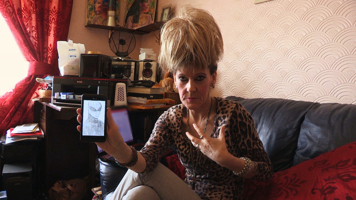Tobionepack's tweet photo. Did @missdianemorgan base Mandy on Chantelle Pyper from confessions of an alien abductee?  👀 https://t.co/goZhlqNTjF