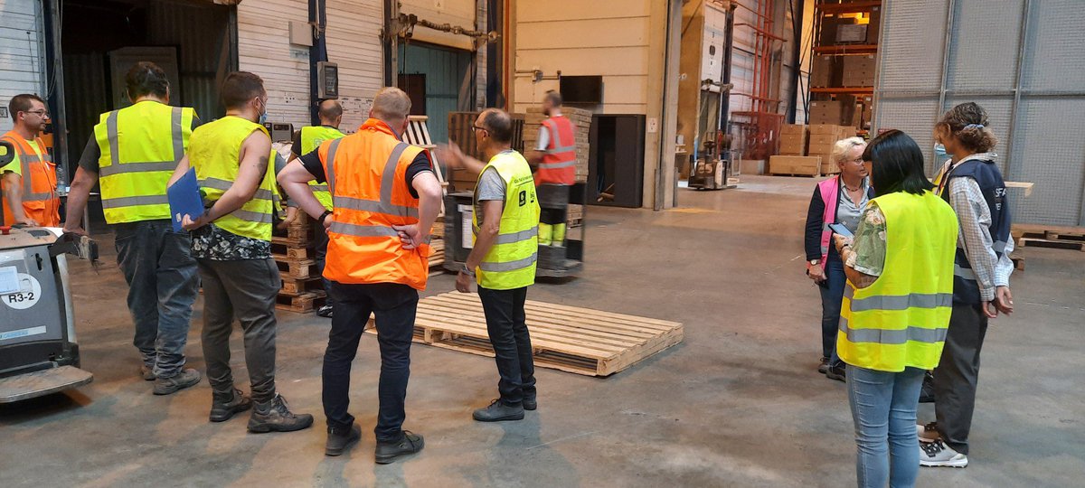 david_megh's tweet photo. #TousMobilisés
Dans le cadre du recrutement Log's via le dispositif Préparatoire Opérationnelle à l’Emploi Collective (POEC), 1️⃣2️⃣ demandeurs d’emploi visitent l’entrepôt pour préparer un TP préparateur de commandes #AvecPoleEmploi Anzin👍 https://t.co/WuSUsH5otj