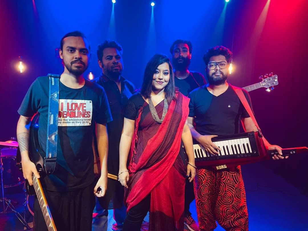anny_becks's tweet photo. Releasing soon... 
Keep an eye 
https://t.co/aA4irUPIwr
:
#AnnyAhmed #music #Video #aALive #folkmusic #newproject #kmjmusicseries https://t.co/PdcQ85dcLW