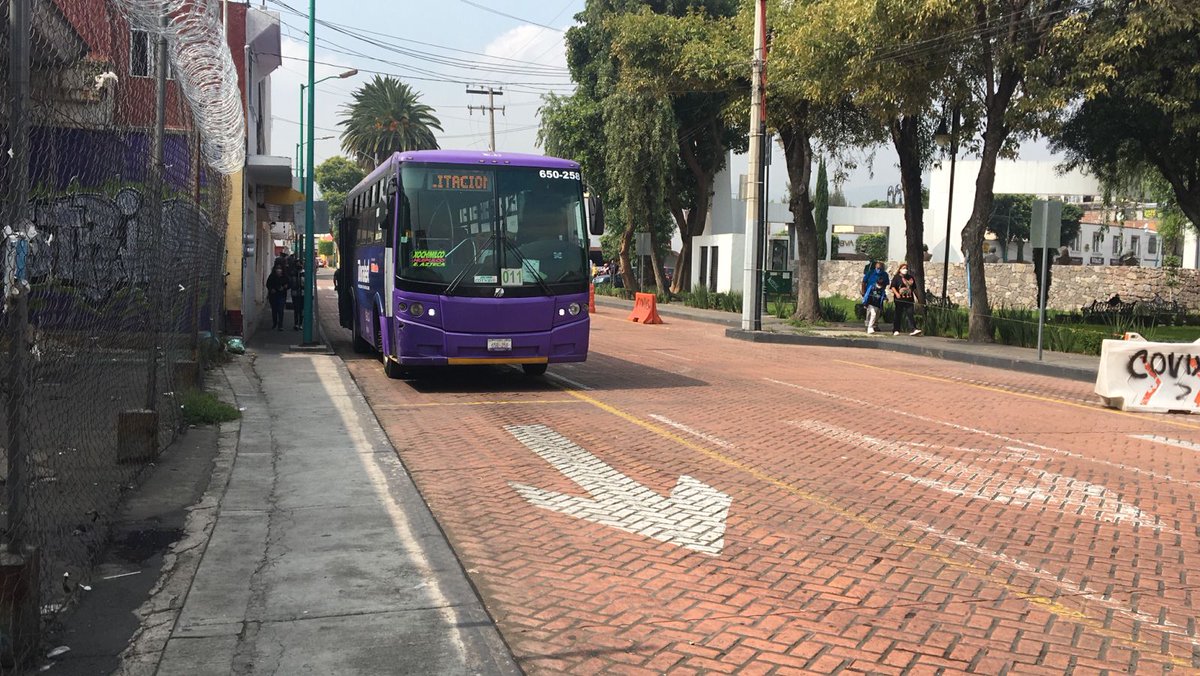 XochimilcoAl's tweet photo. #Entérate 🚌 A partir de hoy la ruta 26, del corredor Tlalpan - Xochimilco #COTXA, tendrá su base en calle Matamoros esquina con Pino, a partir de las 10:00 de la mañana.
👁️De 4:00 a 10:00 horas el pasaje podrá abordar en calle Pino. https://t.co/7xE5VVHg4K