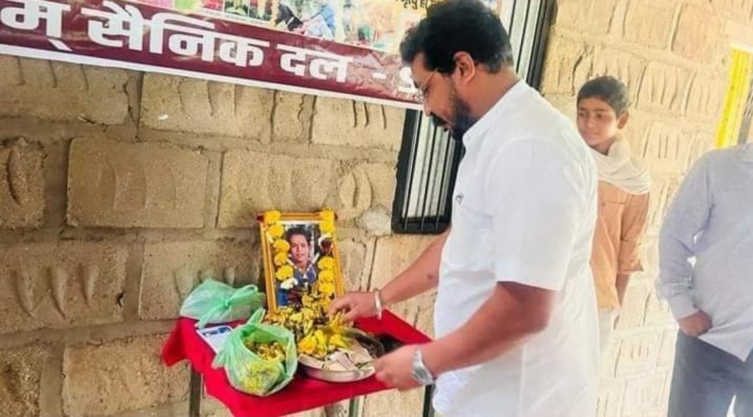 ChampionUmesh's tweet photo. दरिया तेरी खेर नहीं, बूंदों ने बगावत कर ली है नादान समझ बुजदिल इनको, लहरों ने बगावत कर ली है, रे तलवार तुझको झुकना होगा गर्दन ने बगावत करली है,
#चंद्रशेखर
@BhimArmyChief @VinayRatanSingh @ASP4Delhi_ @TheNewsBeak @The_Voicemedia @sonu_bheem https://t.co/V9QQs8GsJw