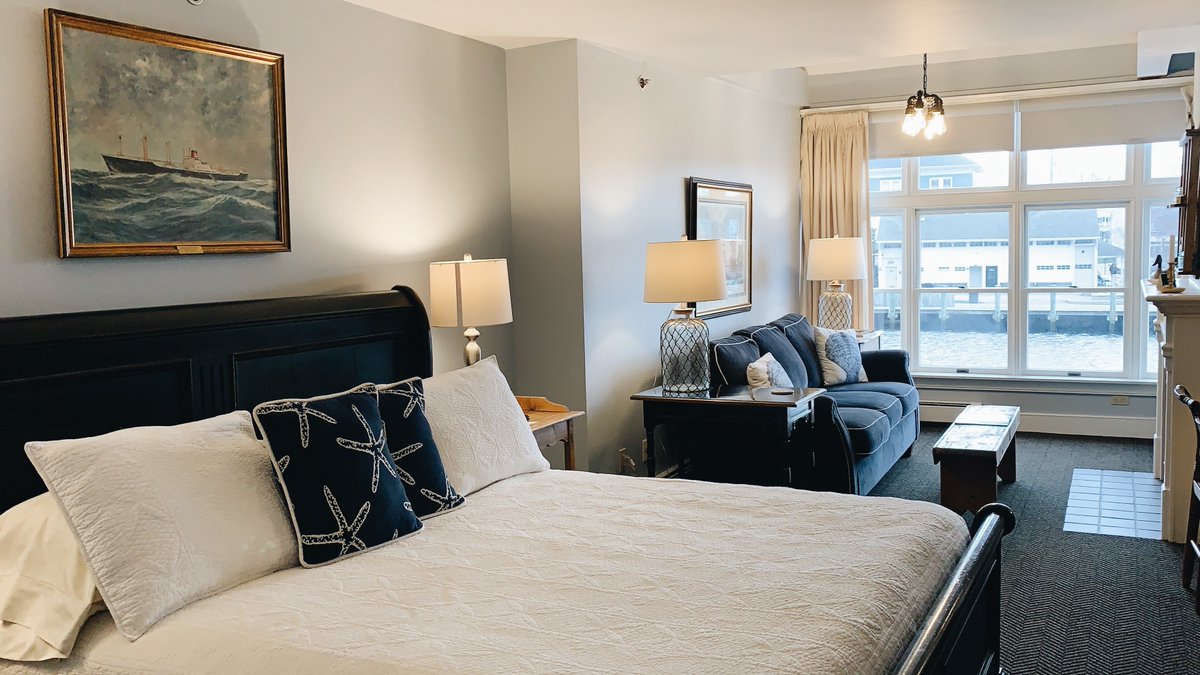 SteamboatInnMys's tweet photo. Leaf peeping season is around the corner!  #bookit #roomwithaview #newenglandinnsandresorts #historicdowntown #discovernewengland https://t.co/BU3lWupwGI