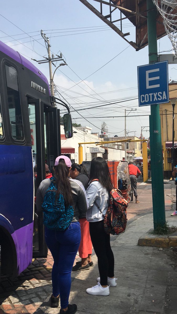 XochimilcoAl's tweet photo. #Entérate 🚌 A partir de hoy la ruta 26, del corredor Tlalpan - Xochimilco #COTXA, tendrá su base en calle Matamoros esquina con Pino, a partir de las 10:00 de la mañana.
👁️De 4:00 a 10:00 horas el pasaje podrá abordar en calle Pino. https://t.co/7xE5VVHg4K