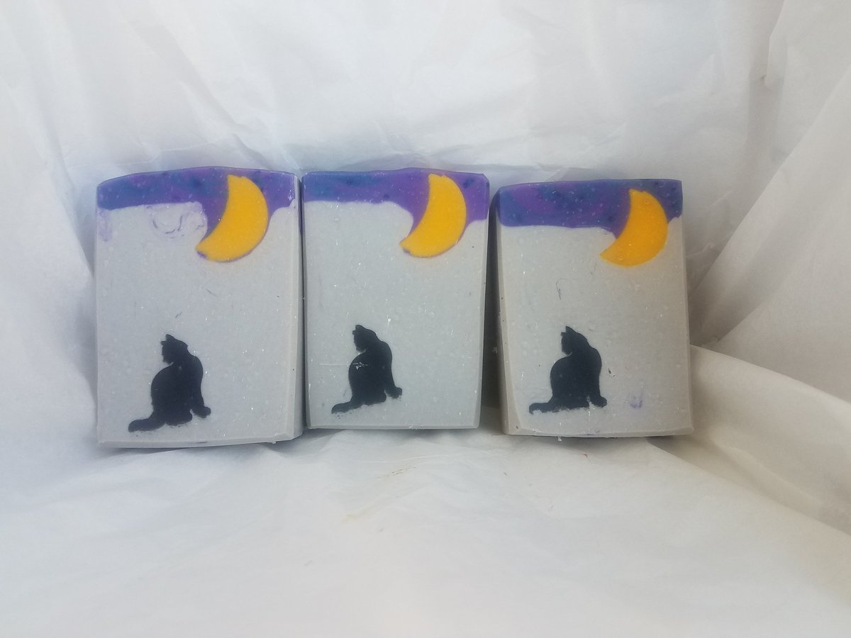 hobelman69's tweet photo. Getting ready for Halloween. #StLouis #StLMade #OverlandFarmersMarket #Halloweensoap #StLouisSoapmaker https://t.co/gxhBxzq4U5