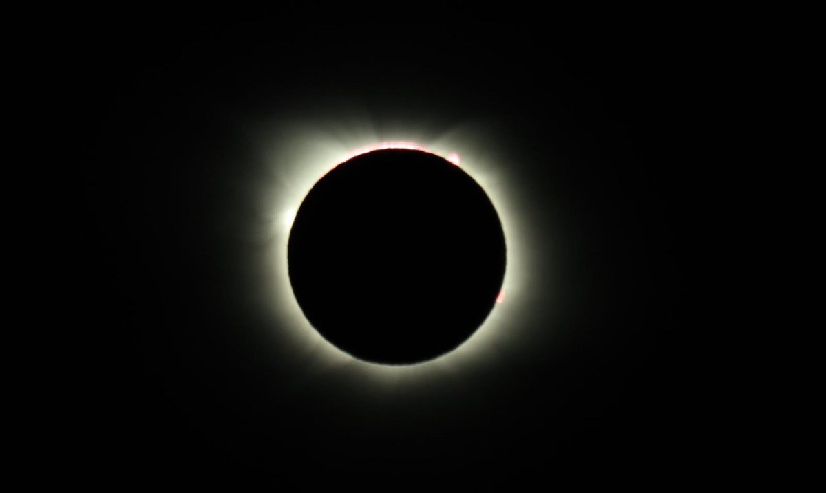 EYOSExpeditions's tweet photo. #EYOSplus, a series! EYOS #ExpeditionLeader Mike Moore hit the jackpot by enabling these shots of a full solar #eclipse from the interior of #Antarctica with our friends at @Antarctic_ALE Clearly, Mike has the right connections! #experientialyachting
📸 Zack Charney Cohen https://t.co/pbDUMEQr2p