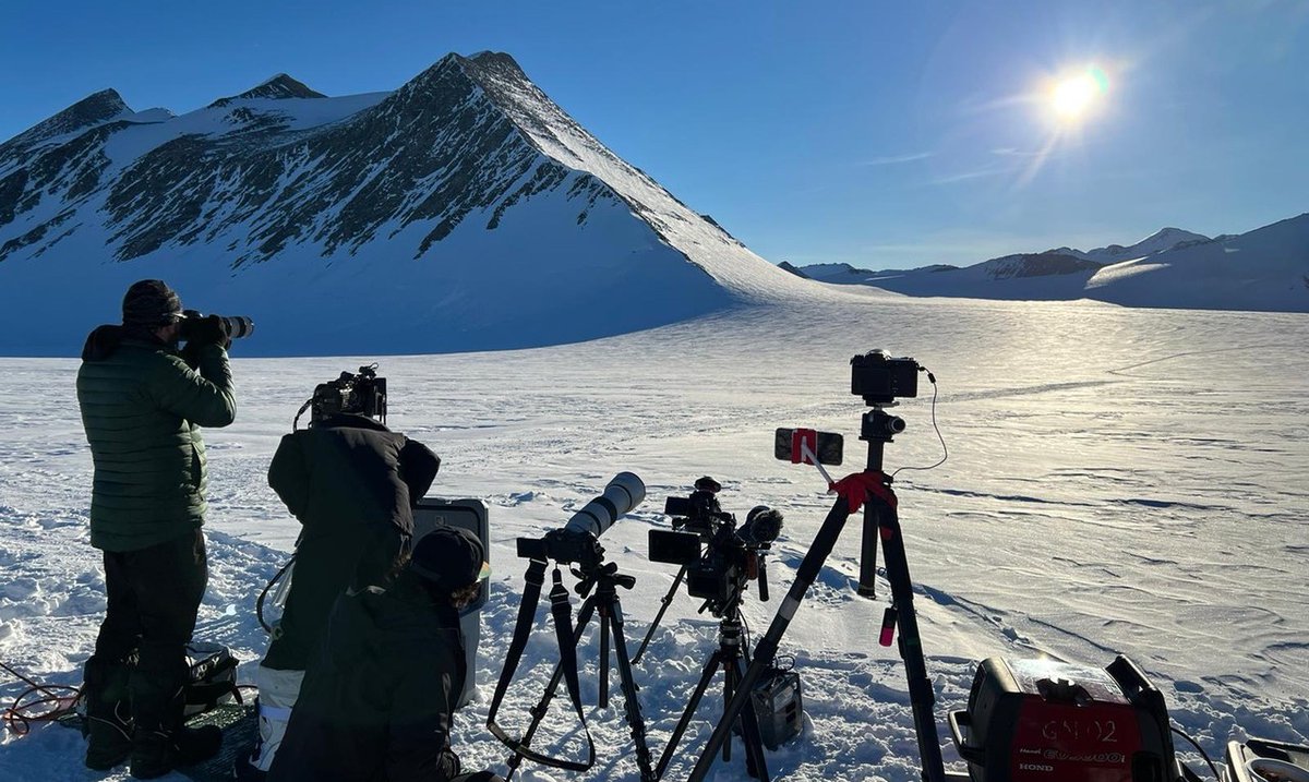EYOSExpeditions's tweet photo. #EYOSplus, a series! EYOS #ExpeditionLeader Mike Moore hit the jackpot by enabling these shots of a full solar #eclipse from the interior of #Antarctica with our friends at @Antarctic_ALE Clearly, Mike has the right connections! #experientialyachting
📸 Zack Charney Cohen https://t.co/pbDUMEQr2p