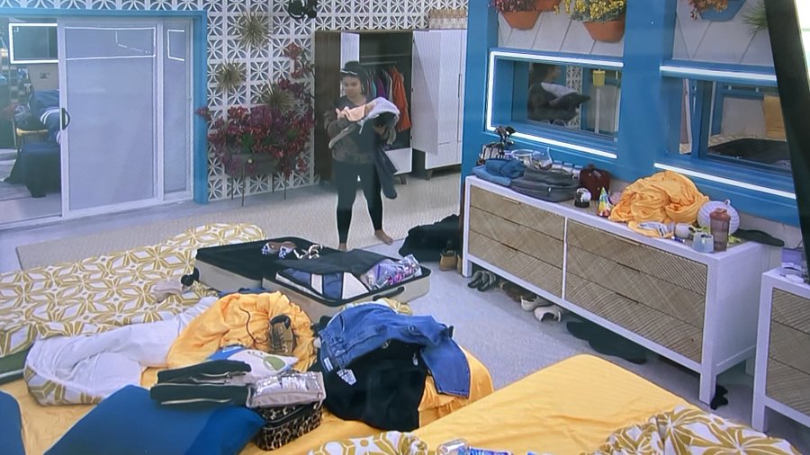 TheDudeInSF's tweet photo. Hi Julie girl, I love me some Sweet Humble Pie! #GetToPacking lol #BB24 https://t.co/W7hspRxx6u