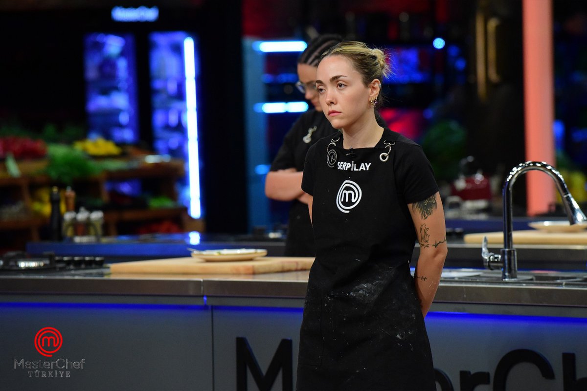 TvMasterchef's tweet photo. Bireysel dokunulmazlığı kazanan isim Serpilay oldu. #MasterChefTürkiye #MasterChef #MasterChef2022 #AcunMedya #TV8 @Danilo_Zanna @chefyalcinkaya @SomerSivrioglu https://t.co/SzlU6KzDKY