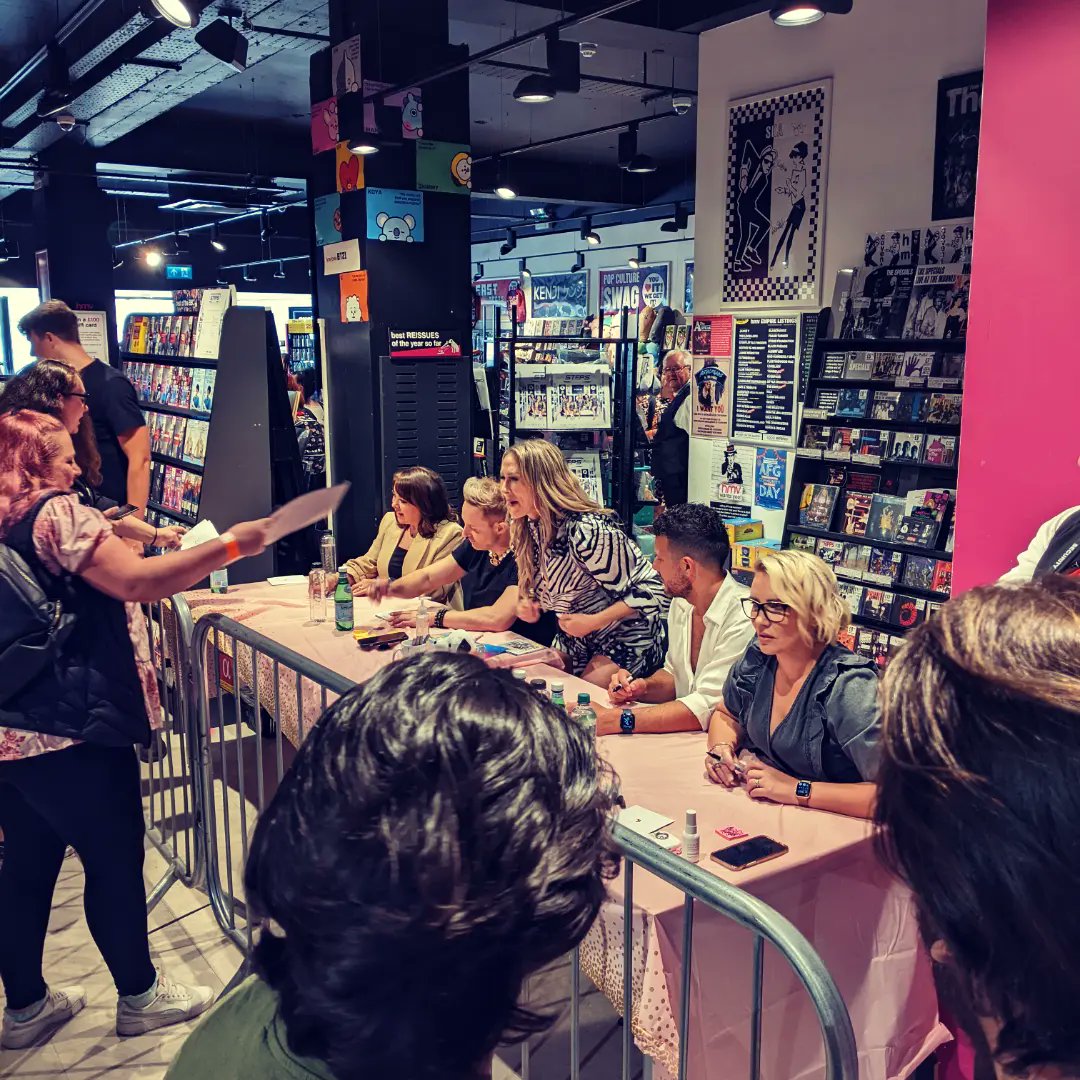 hmv_Coventry's tweet photo. Thank you so much @OfficialSteps for visiting our store today, you were all fabulous and made your fans very happy! Plus #Nipper managed to get a place on your table 🤣🤣 Hope you enjoy the rest of your week 💙💙
#steps #stepsplatinumcollection #Steps25 #hmvlive https://t.co/qrfvsNkf1e