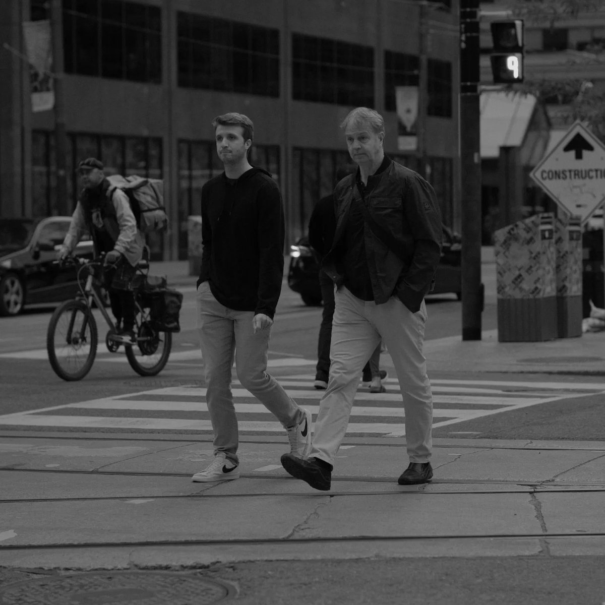 idivyang_kd's tweet photo. #Toronto @torontolife #humansoftoronto #streetphotography #petermckinnon @petermckinnon @MattiHaapoja #streetsoftoronto @streetsoftrnto https://t.co/R5fRSh4QWZ