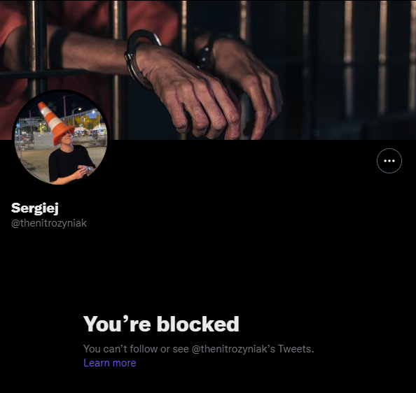 Vicksy's tweet photo. @YouTubeCreators @YouTube i'm the one being harassed by him and his minions and he blocked me LMAOOOO I CAN'T https://t.co/1bkSRe3tcb
