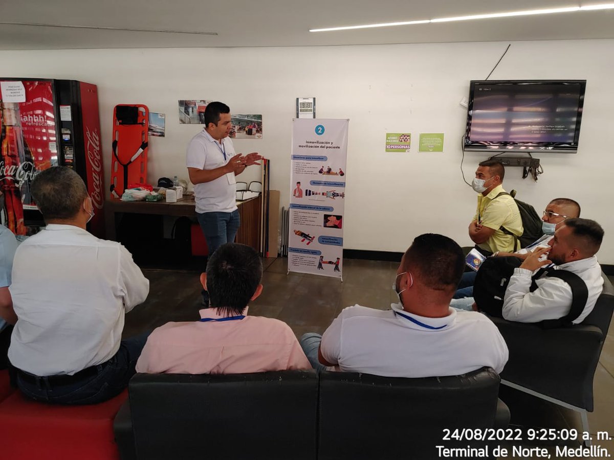 ATPAasociacion's tweet photo. Agradecemos a la @ansvcol por tenernos en cuenta al transporte intermunicipal en Antioquia en su primer ciclo de capacitaciones en  primer respondiente ante accidentes de tránsito, primer grupo 51 conductores en @TerminalesMed @MinTransporteCo @Supertransporte @GuillermoReyGo https://t.co/P0e5PBNOpG