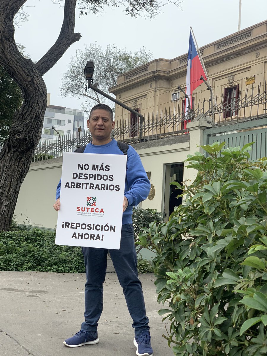 sutecaperu's tweet photo. Realizamos entrega de volantes informativos en el frontis de @EmbaChile_Peru y @EmbajadaEspPeru. Representantes de Chile y España en Perú conocieron nuestro caso y están al tanto de la vulneración de derechos humanos de las empresas #DREAMS y #CIRSA contra integrantes de #SUTECA https://t.co/9p3FaDI4KP
